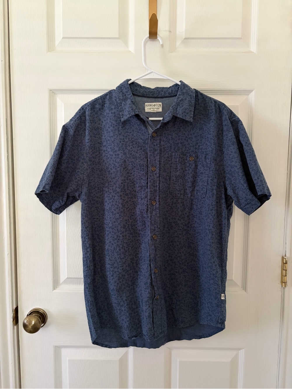 Hang Ten Men’s Short Sleeve Button-Up Shirt in Navy